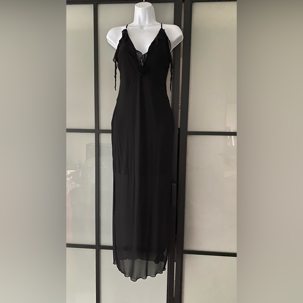 Black V-Neck Sleeveless Maxi Gown